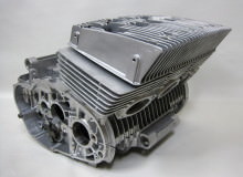 スズキGT380エンジン：ガラスビーズ光沢処理