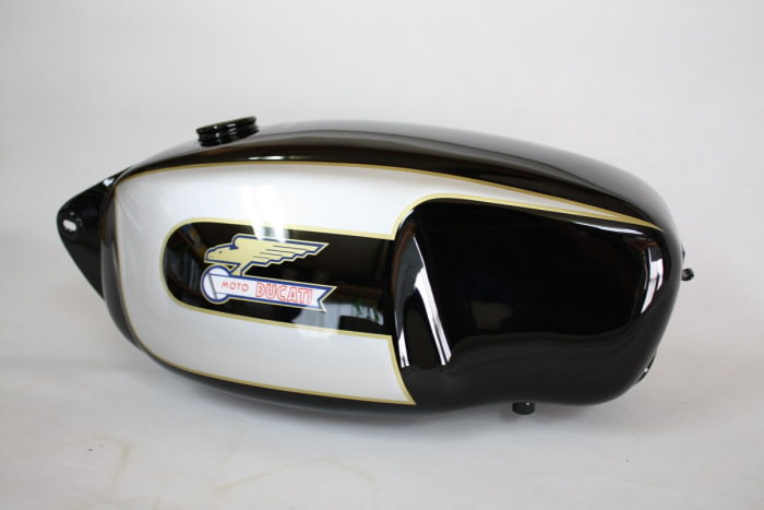 ドゥカティスクランブラー250外装塗装：純正再現塗装