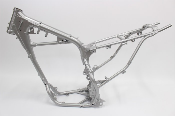 モトクロスフレーム塗装：パウダーコートメタリック