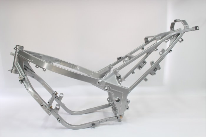 ＧＰＺ600Ｒフレーム等塗装：パウダーコートシルバーメタリック