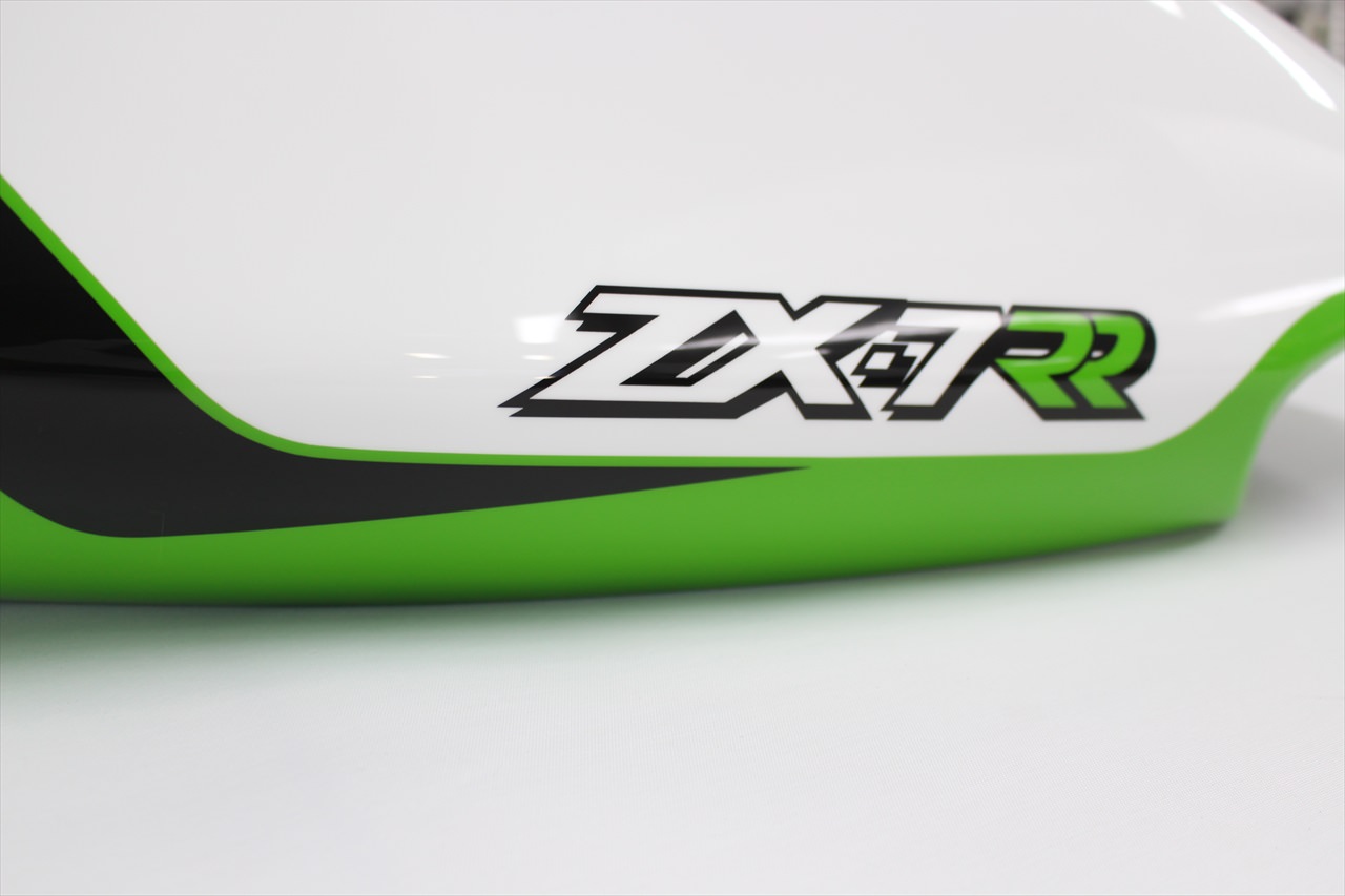 カワサキZX-7RR外装塗装：カスタムペイント - バイク塗装なら 